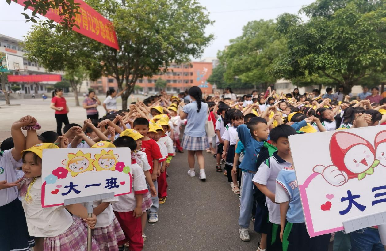 参观小学零距离，幼小衔接促成长