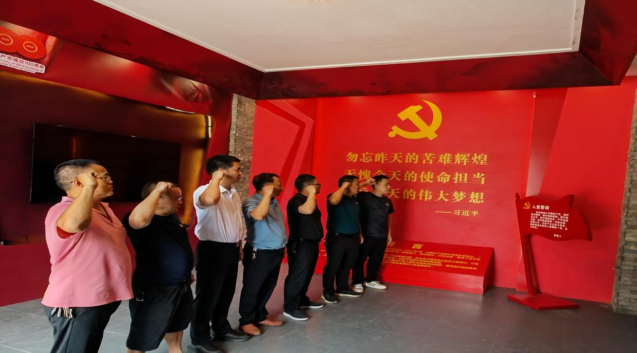 “追寻红色足迹  熔铸民族之魂”