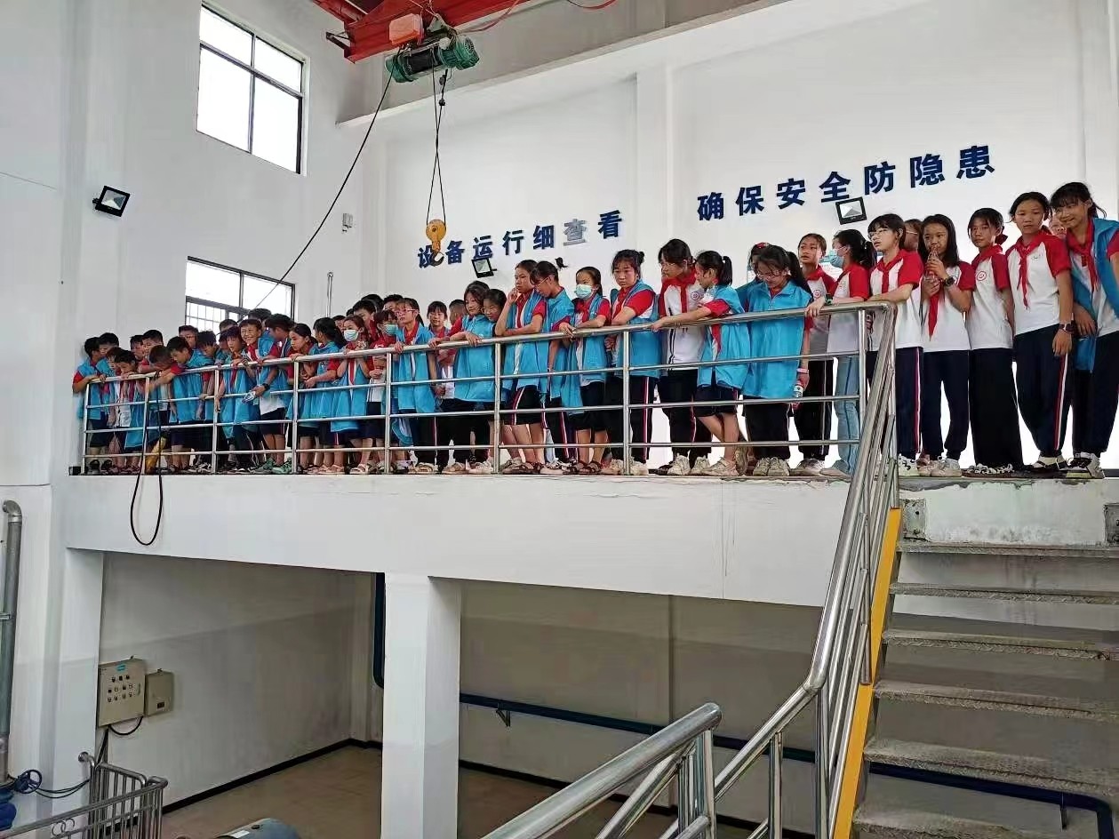 “争当河小青，共护母亲河”