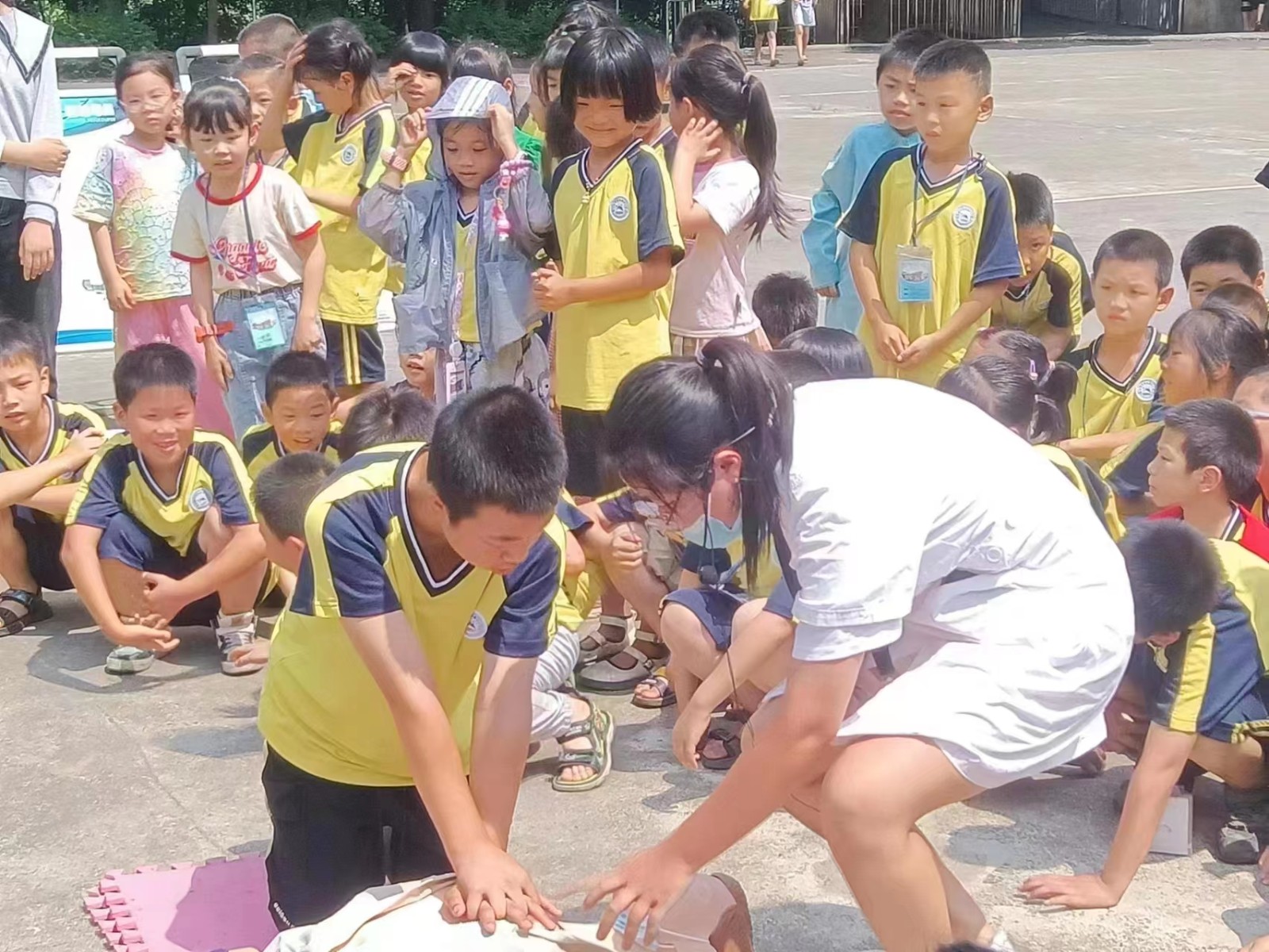 开展防溺水安全演练，筑牢生命安全线