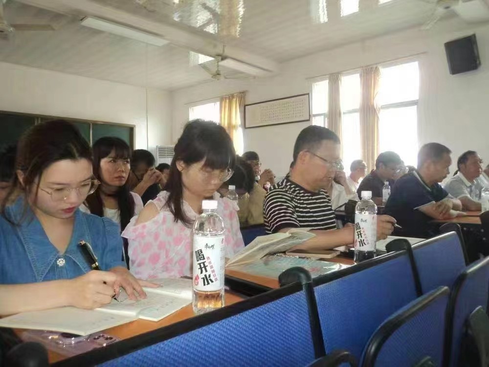 校本研修展风采，跟岗培训促成长