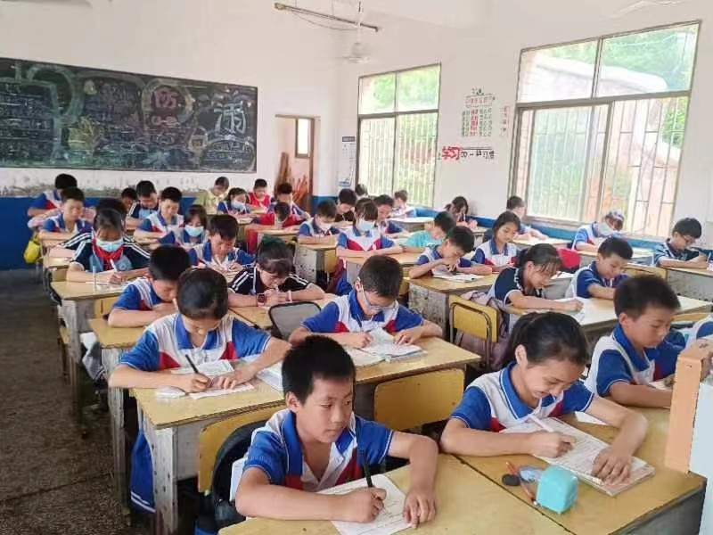 长阳铺镇中心完小开展防溺水知识竞赛