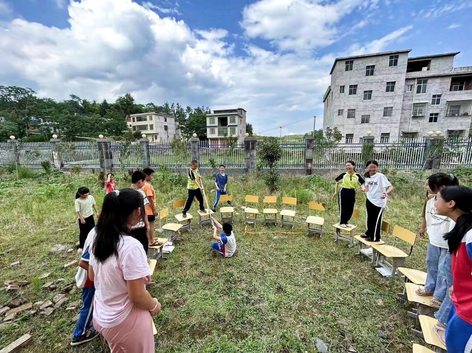 蔡桥乡中心完小举行防溺水安全演练活动