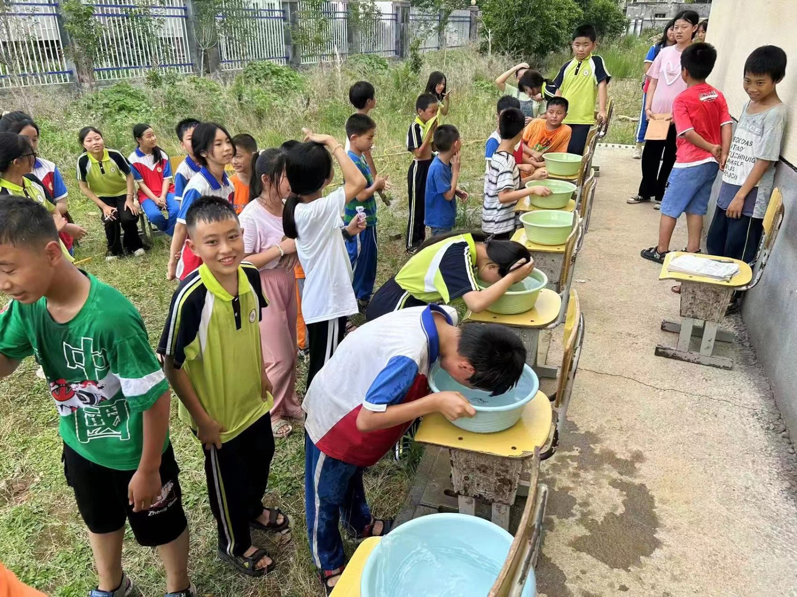 蔡桥乡中心完小举行防溺水安全演练活动