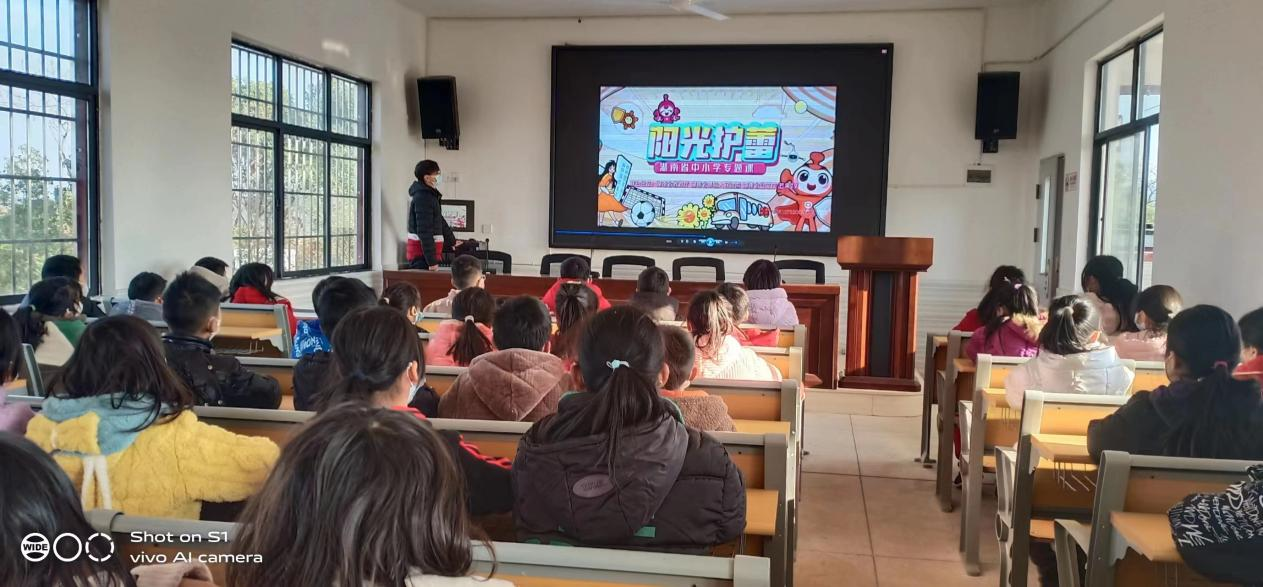 扎牢德育之根，立稳安全之本