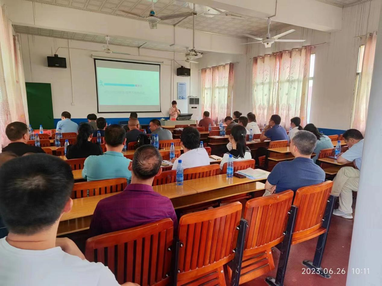 九公桥镇中心学校组织校(园)长及行政述职