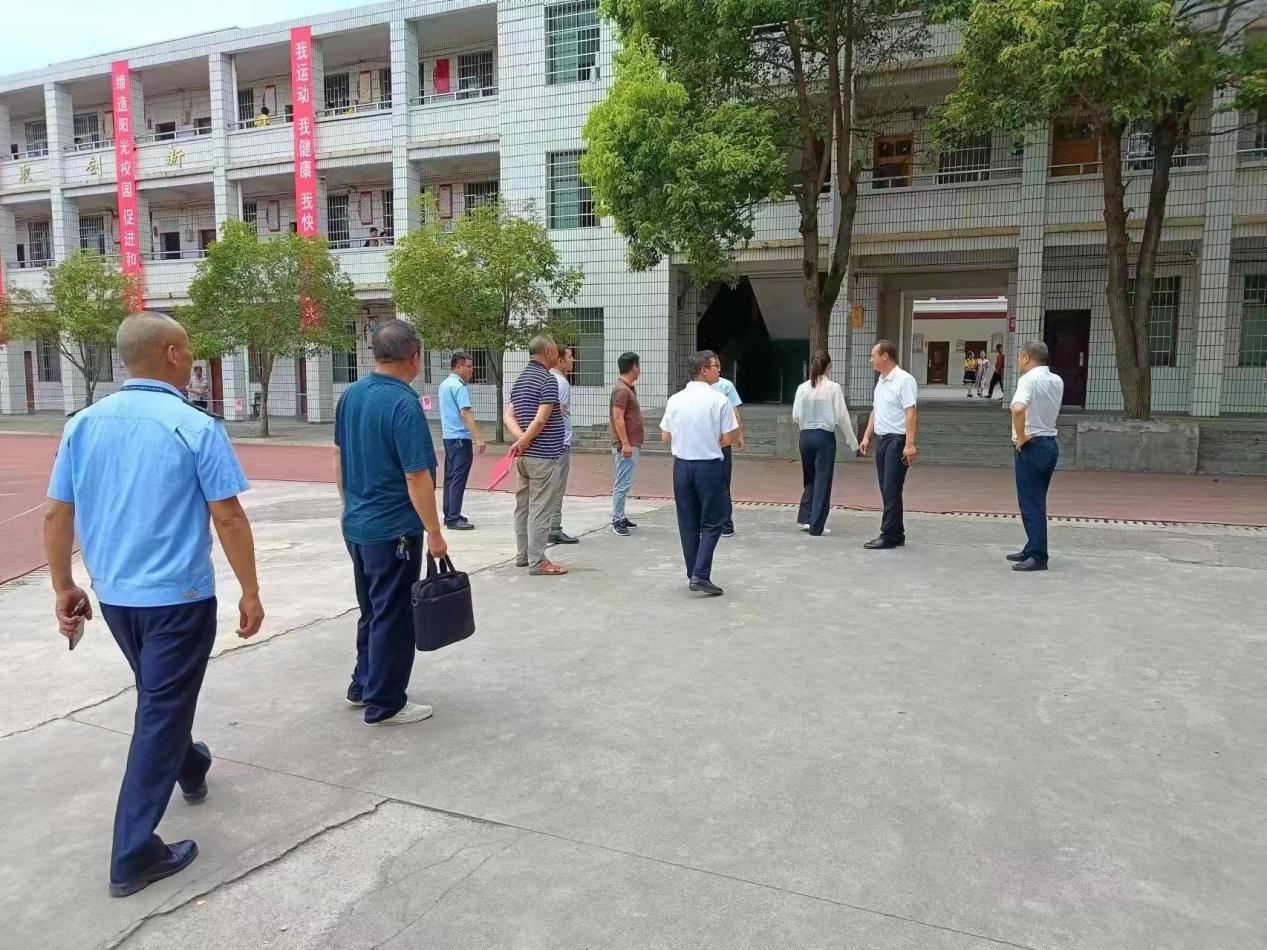 邵阳县委副书记、县长周玉祥带队督导检查校园食品安全工作