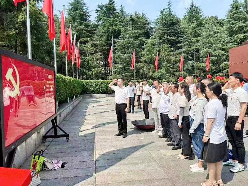 七里山园艺场中心学校党总支--“学思想、强党性、重实践、建新功”七一主题教育