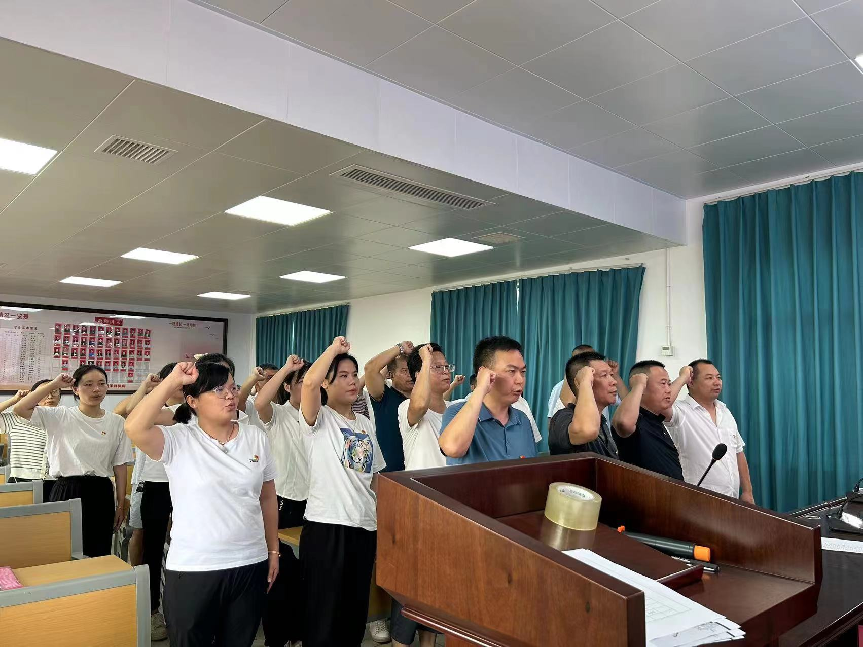 下花桥镇中心完全小学党支部开展“学思想、强党性、重实践，建新功”主题党日活动