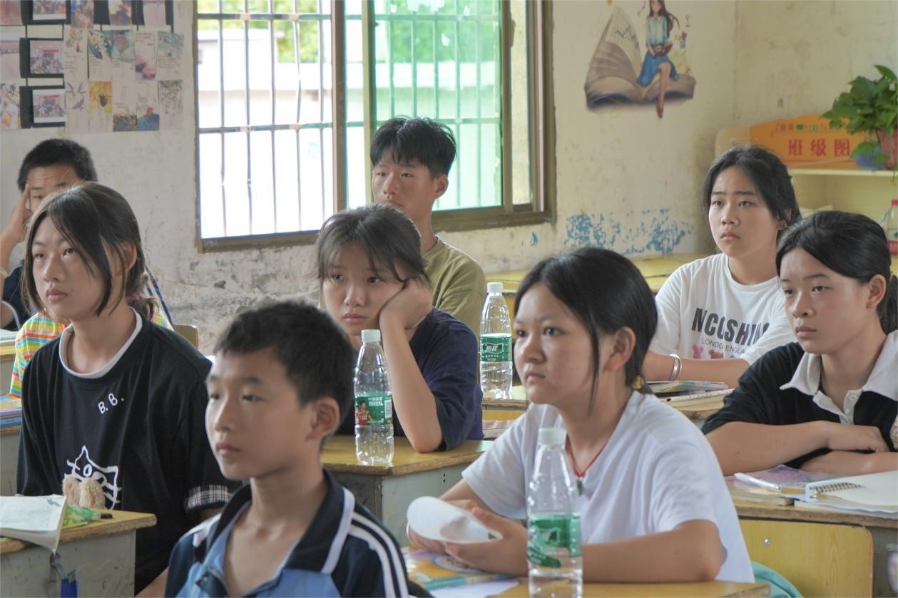 湖南师范大学新闻与传播学院“乘梦以航”赴邵阳下花桥镇暑期社会实践团开展防溺水安全教育课程