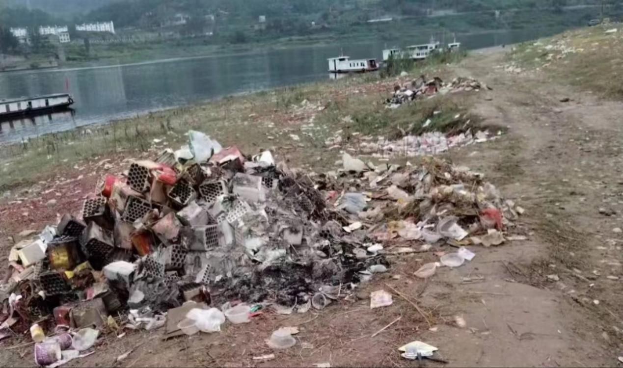 「我为群众办实事」维护公共环境卫生 助力文明城