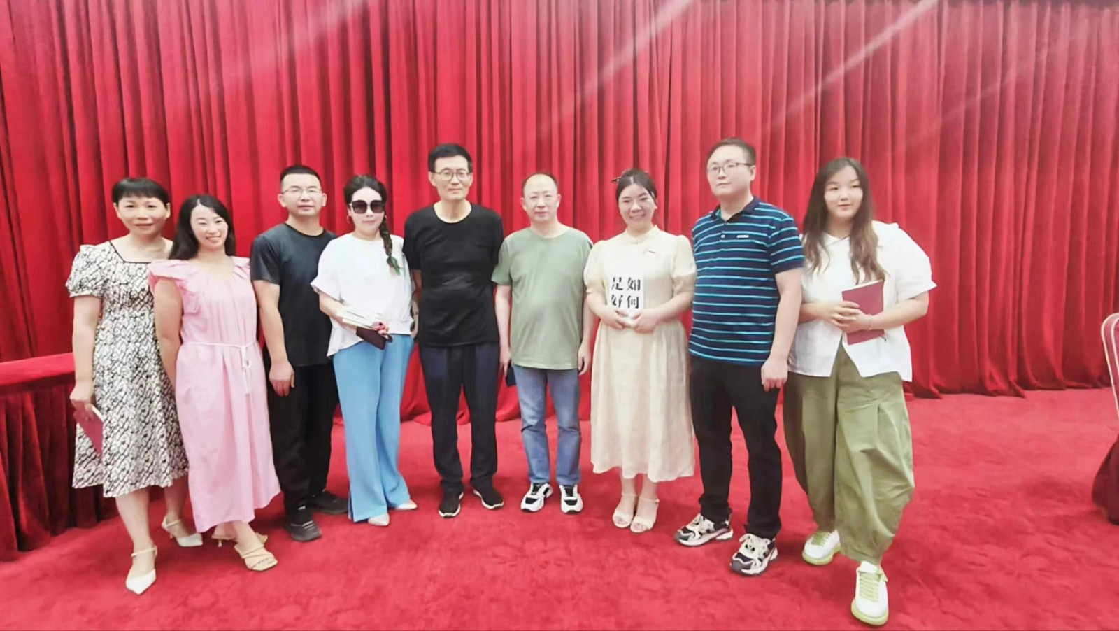 贴地而行 厚积薄发