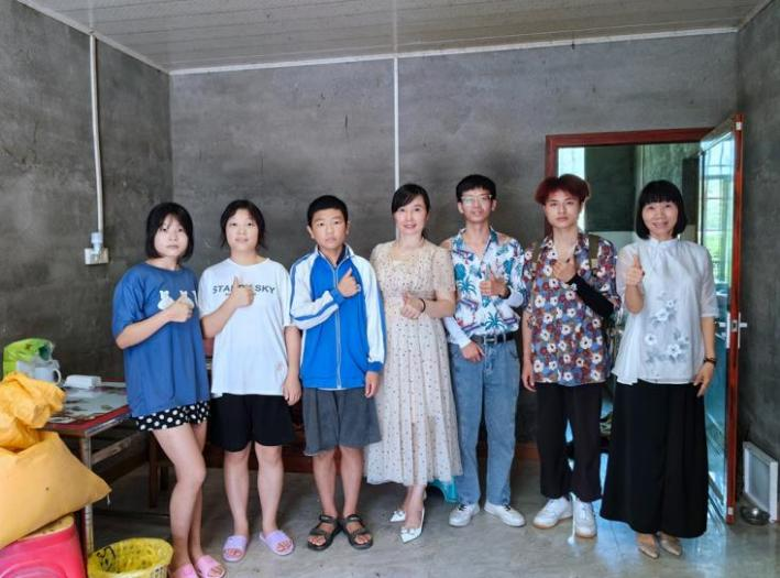 梦之航委员工作室协同泉州由趣品牌方代表开展帮扶助学活动