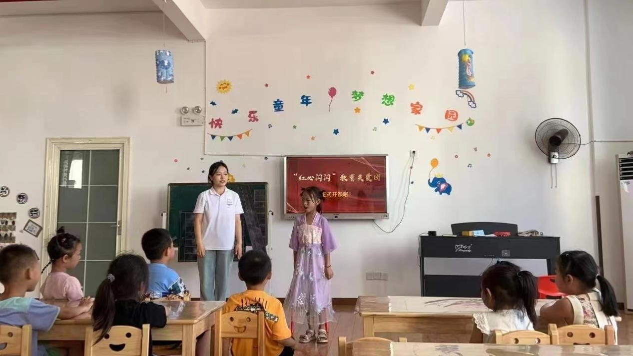 湘中学子三下乡，红心闪闪开讲啦！