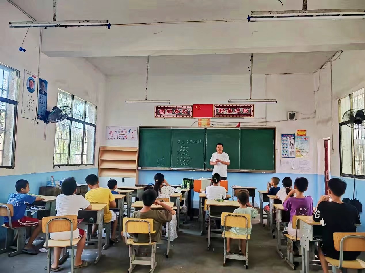 塘田市镇河边小学开展暑假安全教育