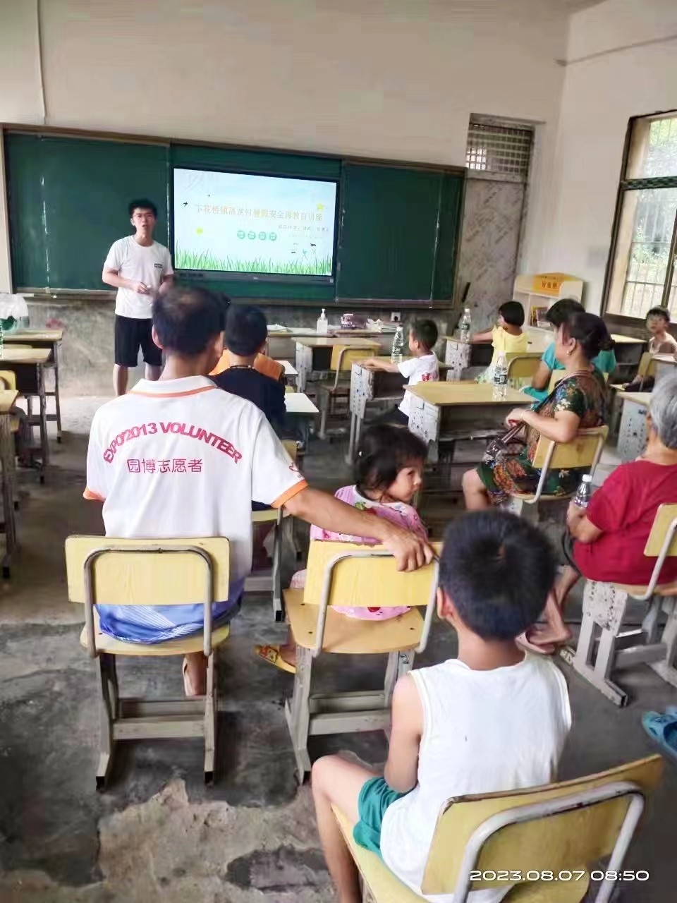 下花桥镇双江中学与高龙村联合开展暑假安全教育