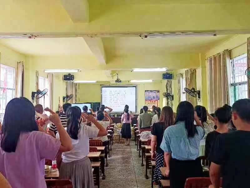 塘田市镇中心完全小学开学工作大会