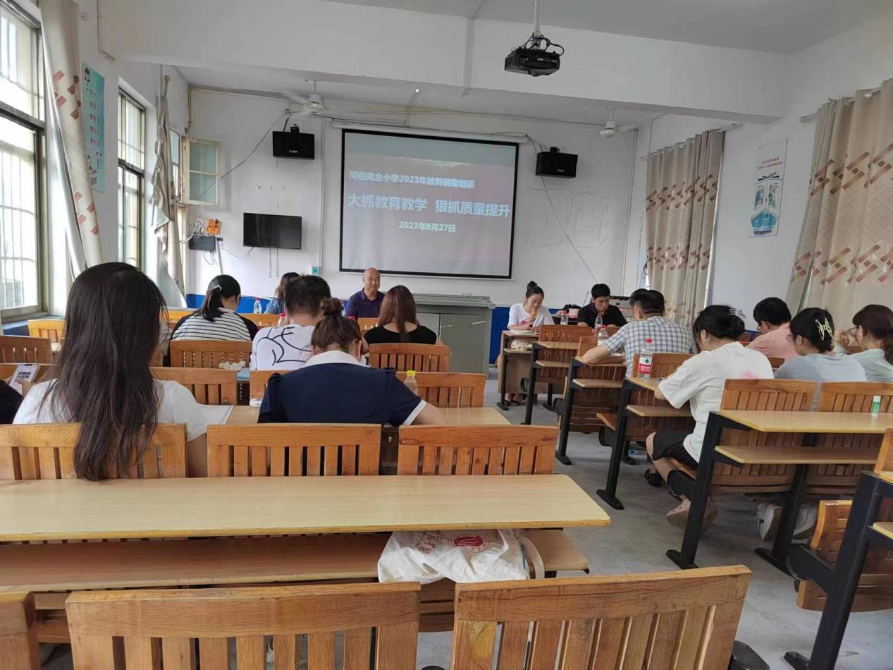 教育路漫漫，研训润芳华