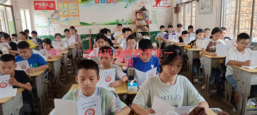 系好新生初中生活第一粒扣子