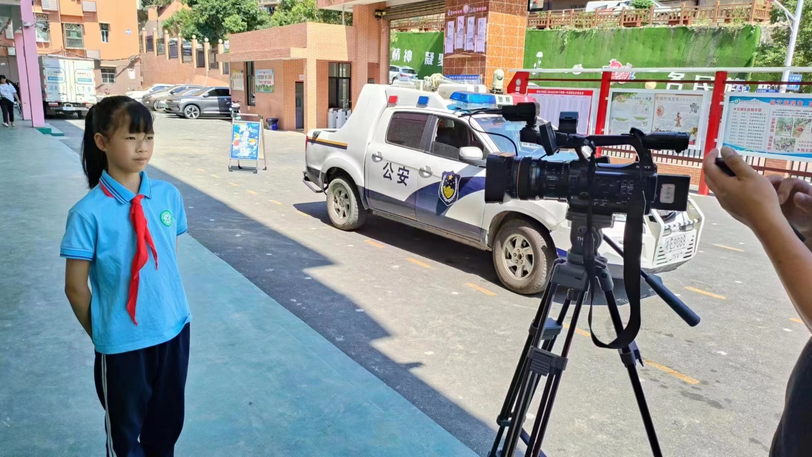 塘渡口镇第二完全小学开展开学安全第一课