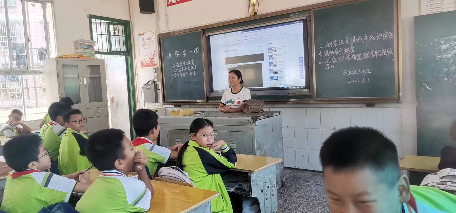 保靖县实验小学文明荡漾校园