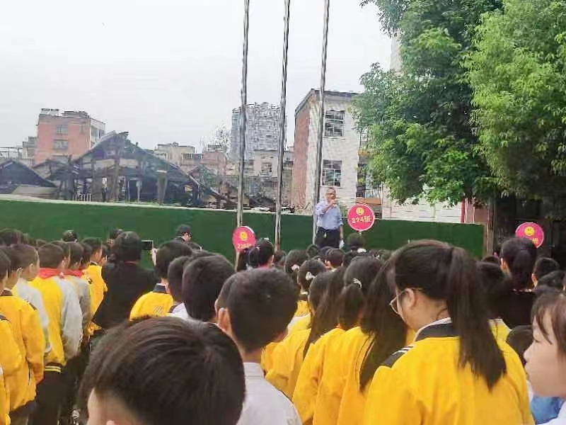 武冈市红星小学法制副校长举行“利剑护蕾”知识讲座