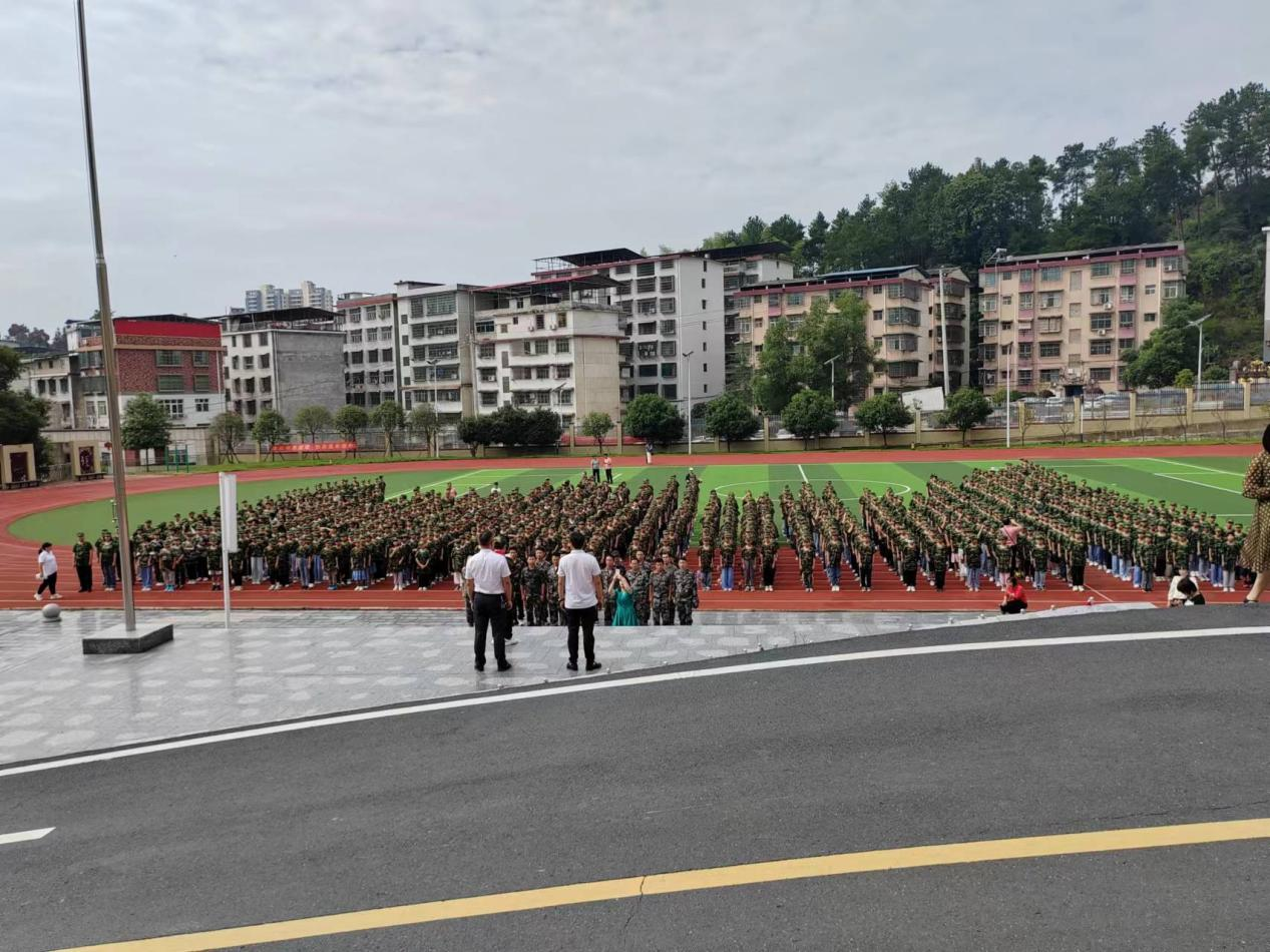 塘渡口镇中学新生入学特色教育之综训活动开营啦！