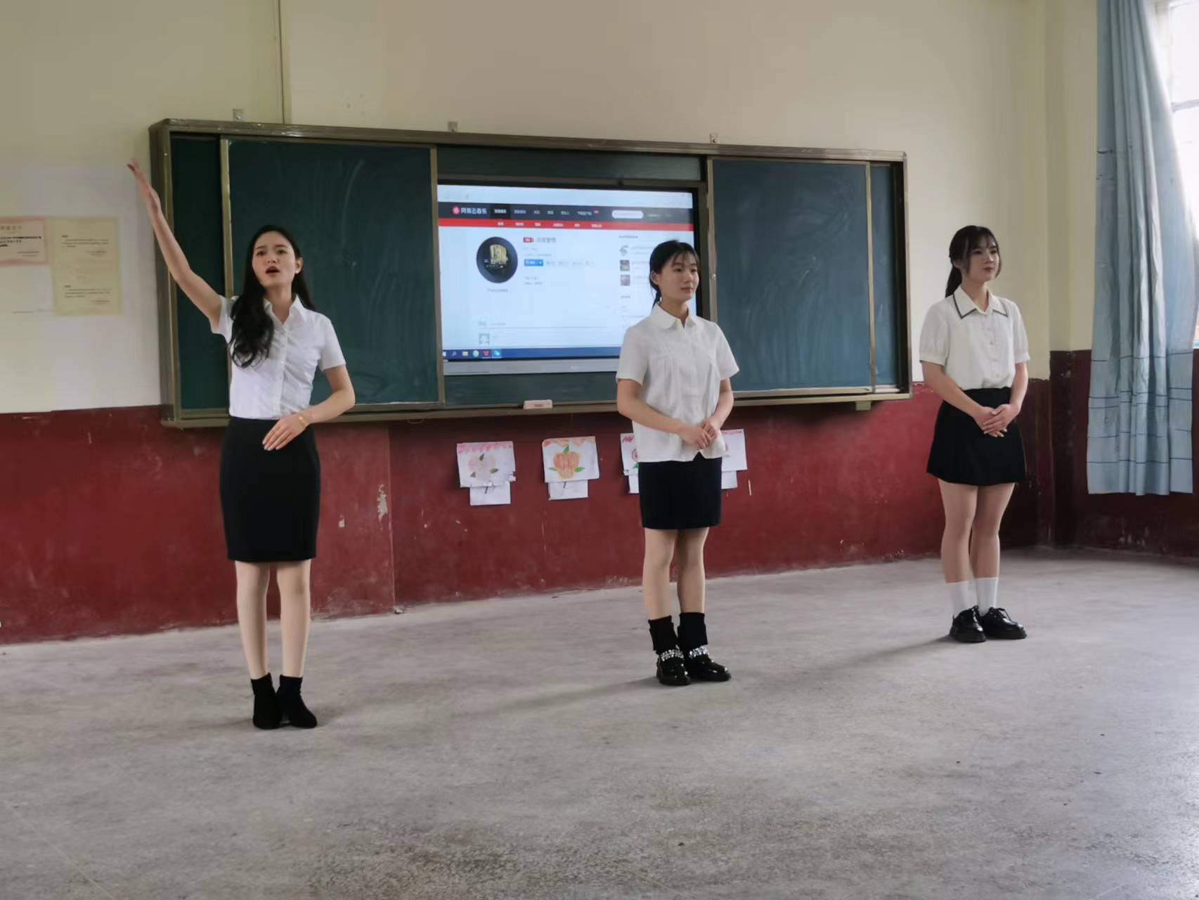 洞口县茶场学校：多模式融合开展“民族团结一家亲”活动