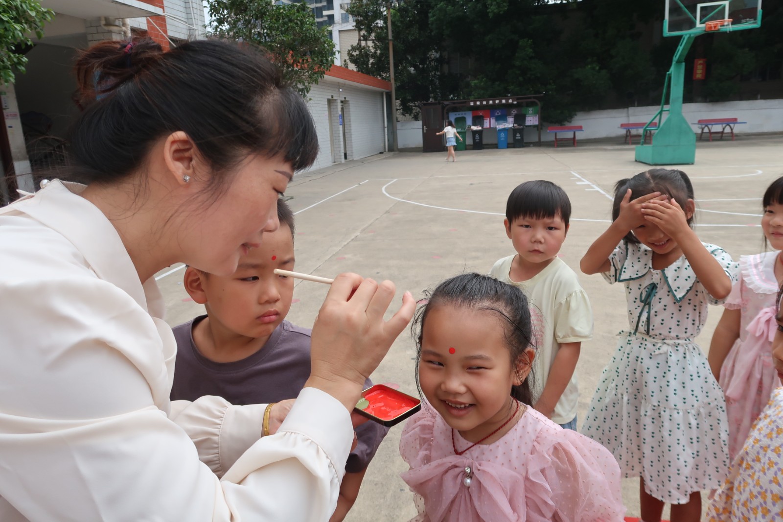 北塔小学开展八礼四仪一年级新生入学仪式
