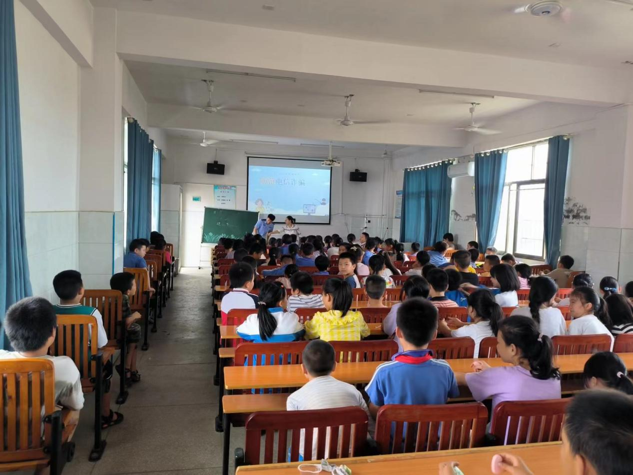 与法同行，快乐成长