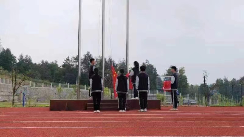 青春正当时 策马向未来