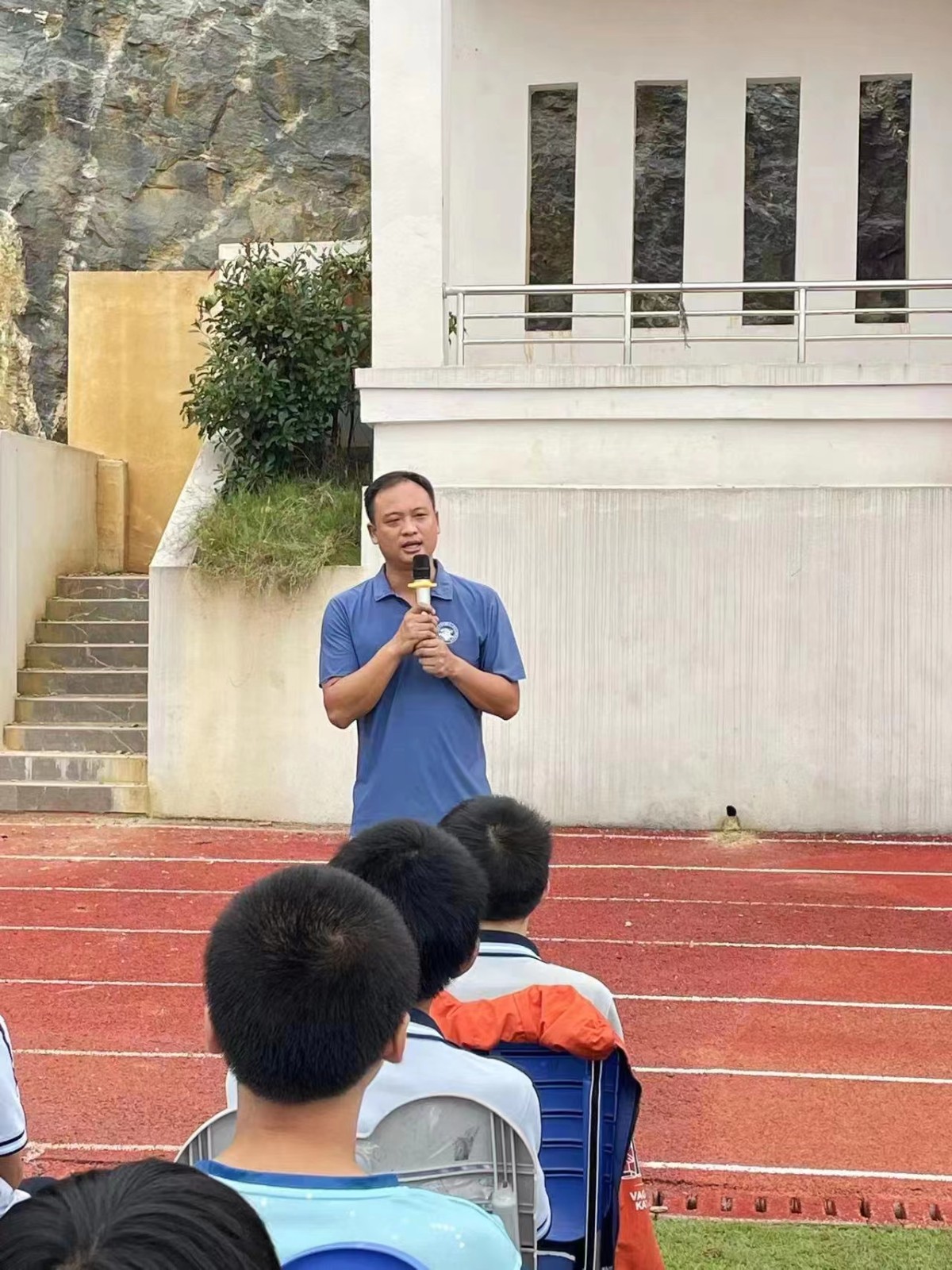 青春正当时 策马向未来