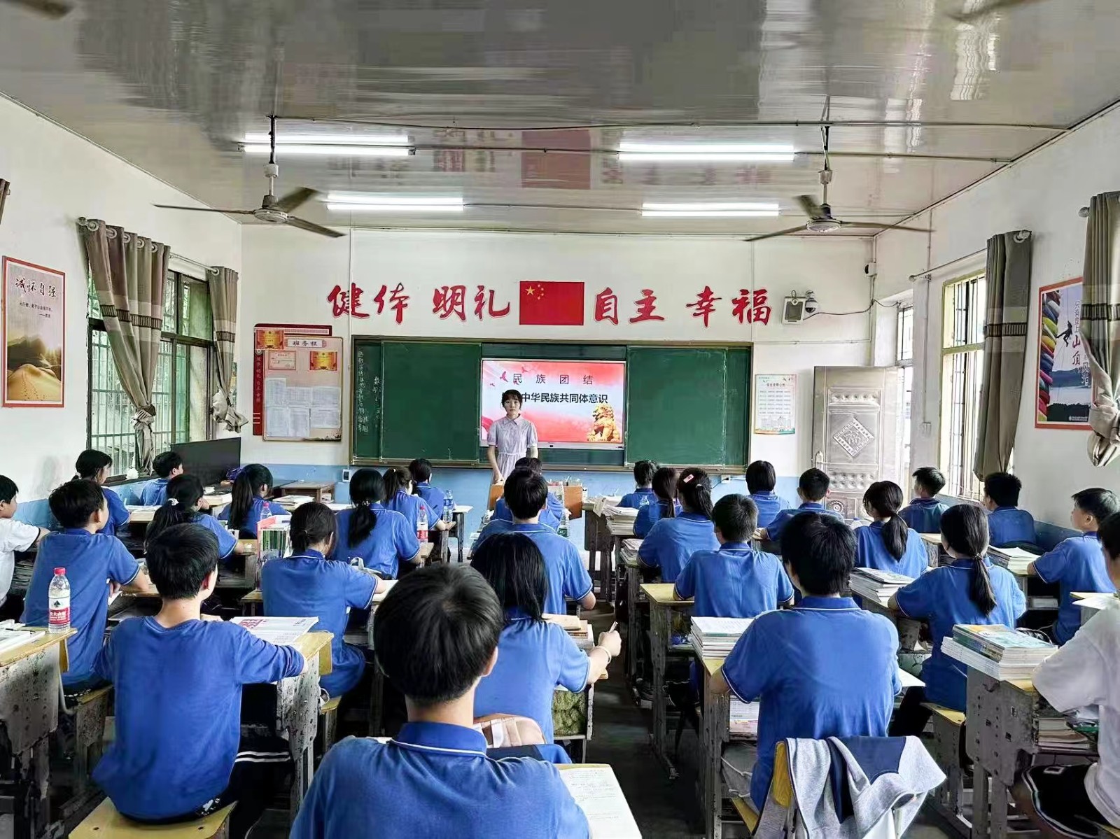 小溪市乡中学举行“铸牢中华民族共同体意识”主题宣讲