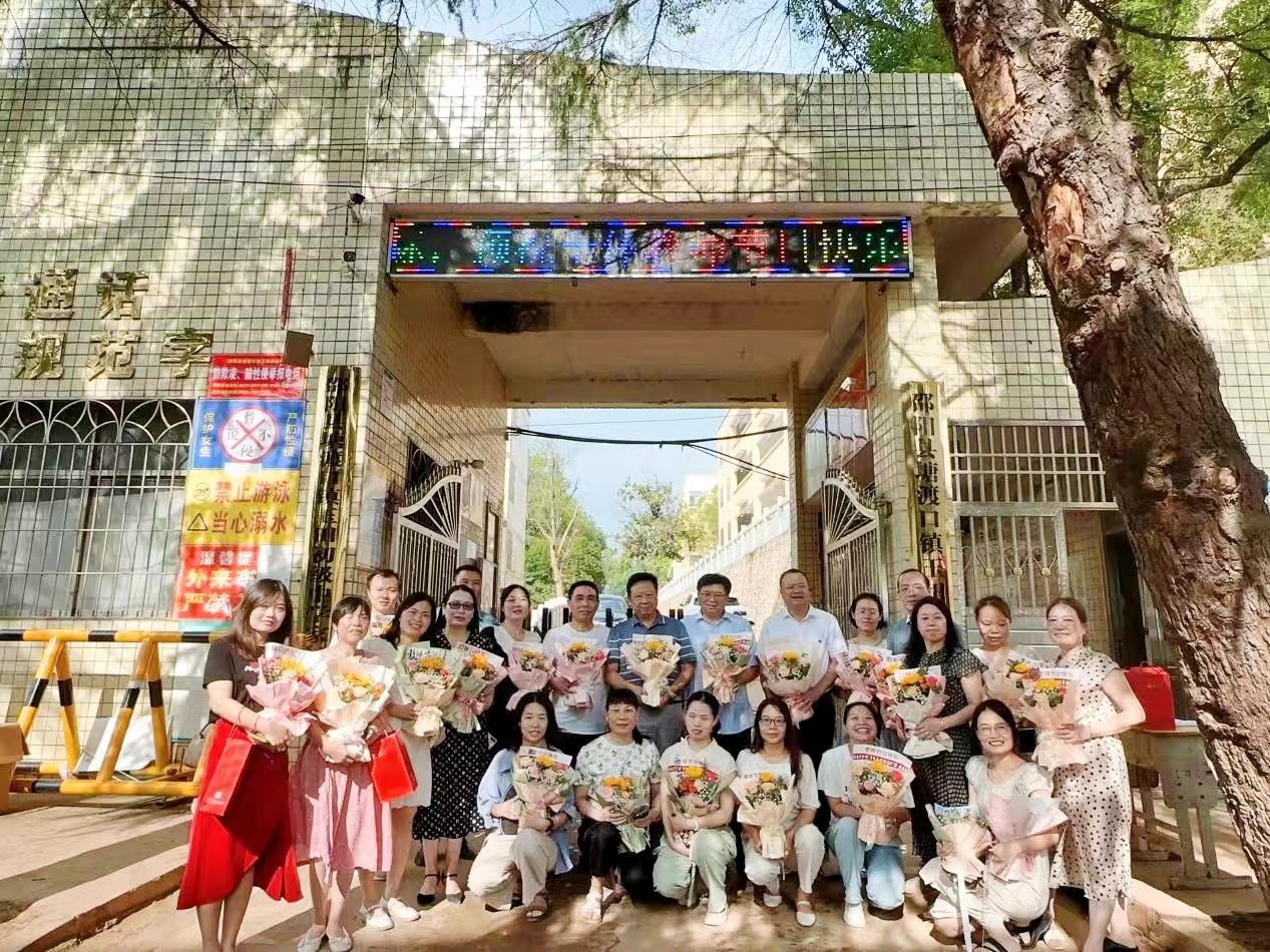 塘渡口镇玉田中学举行别开生面的教师节庆祝活动