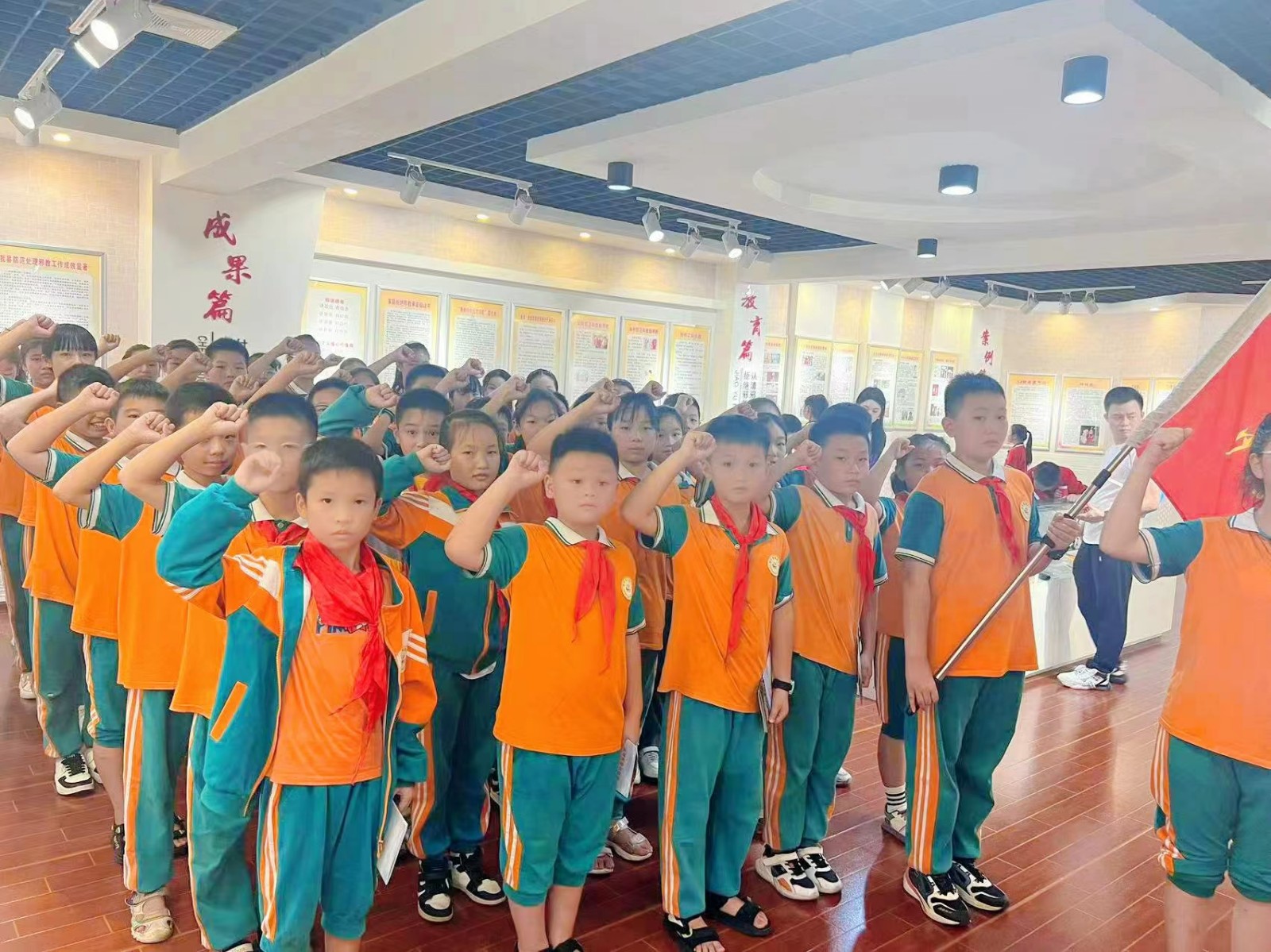 “崇尚科学  远离邪教”