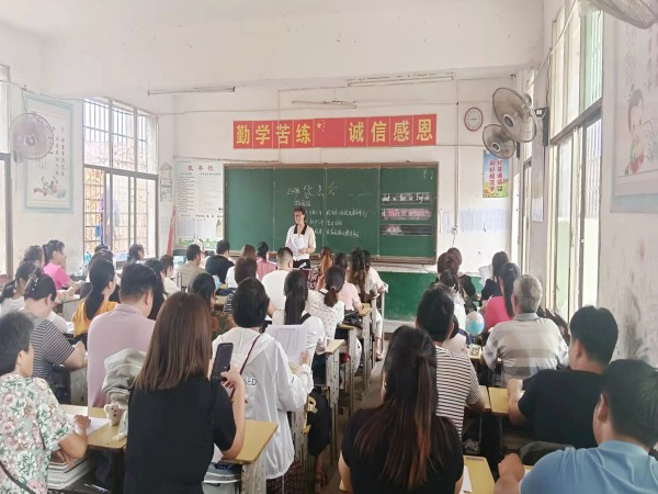 塘渡口镇玉田初级中学举行七年级家长开放日活动