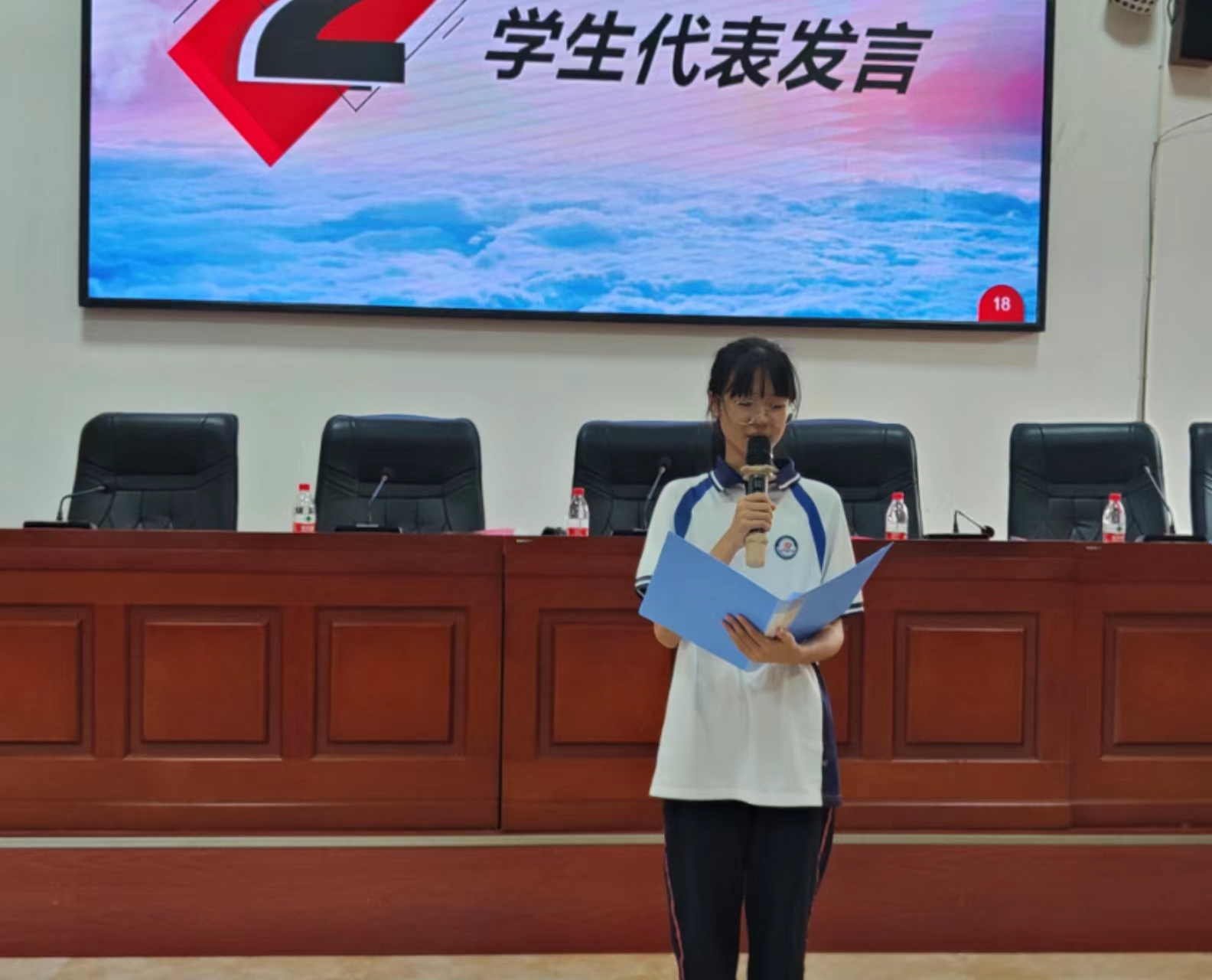 塘渡口中学举办庆祝教师节活动