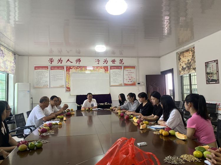 新建中学2023年 新进教师座谈会及教师节大会