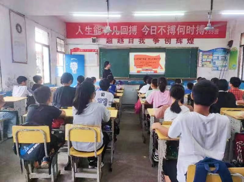 铸牢中华民族共同体  浇灌民族团结之花