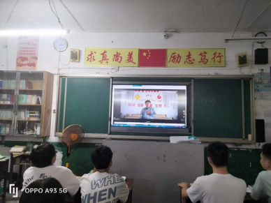 新邵第二中学：开学第一课开展民族团结教育