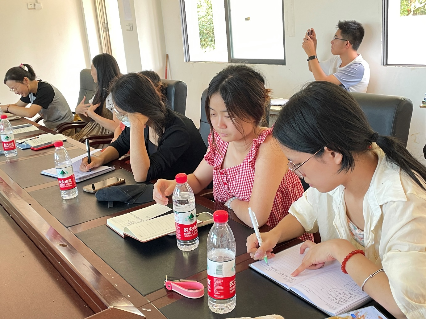 塘田市镇中学开展班主任校本研修培训