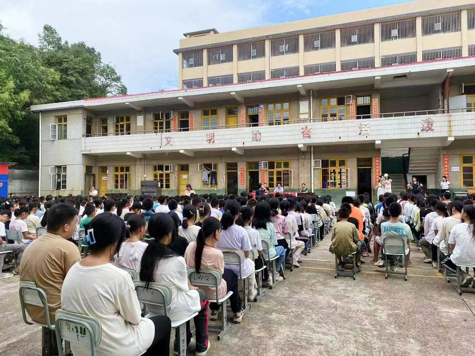 隆回县三阁司镇五里九年制义务学校举行秋季学期开学典礼