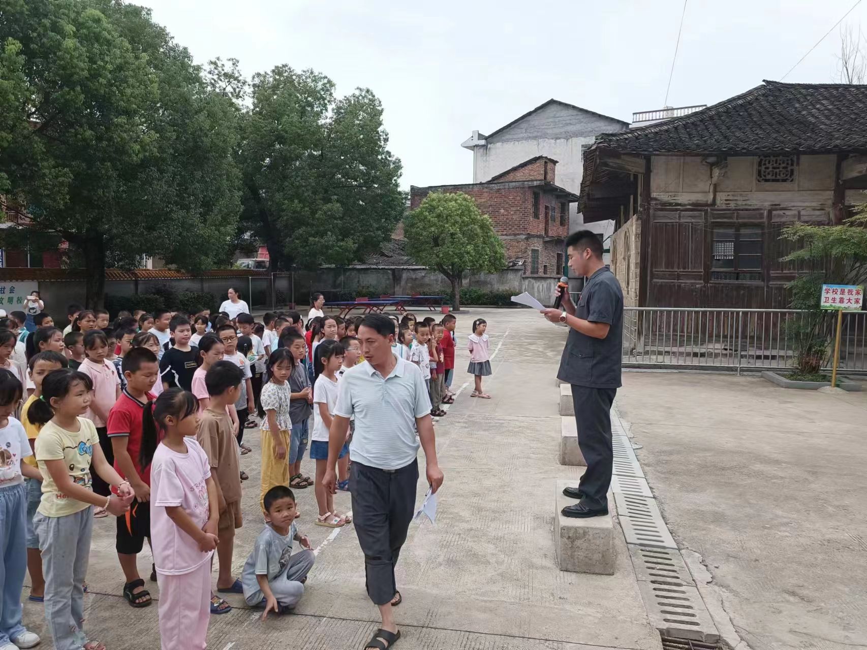 洞口县高沙镇青云完小:法制教育进课堂，法制观念入人心