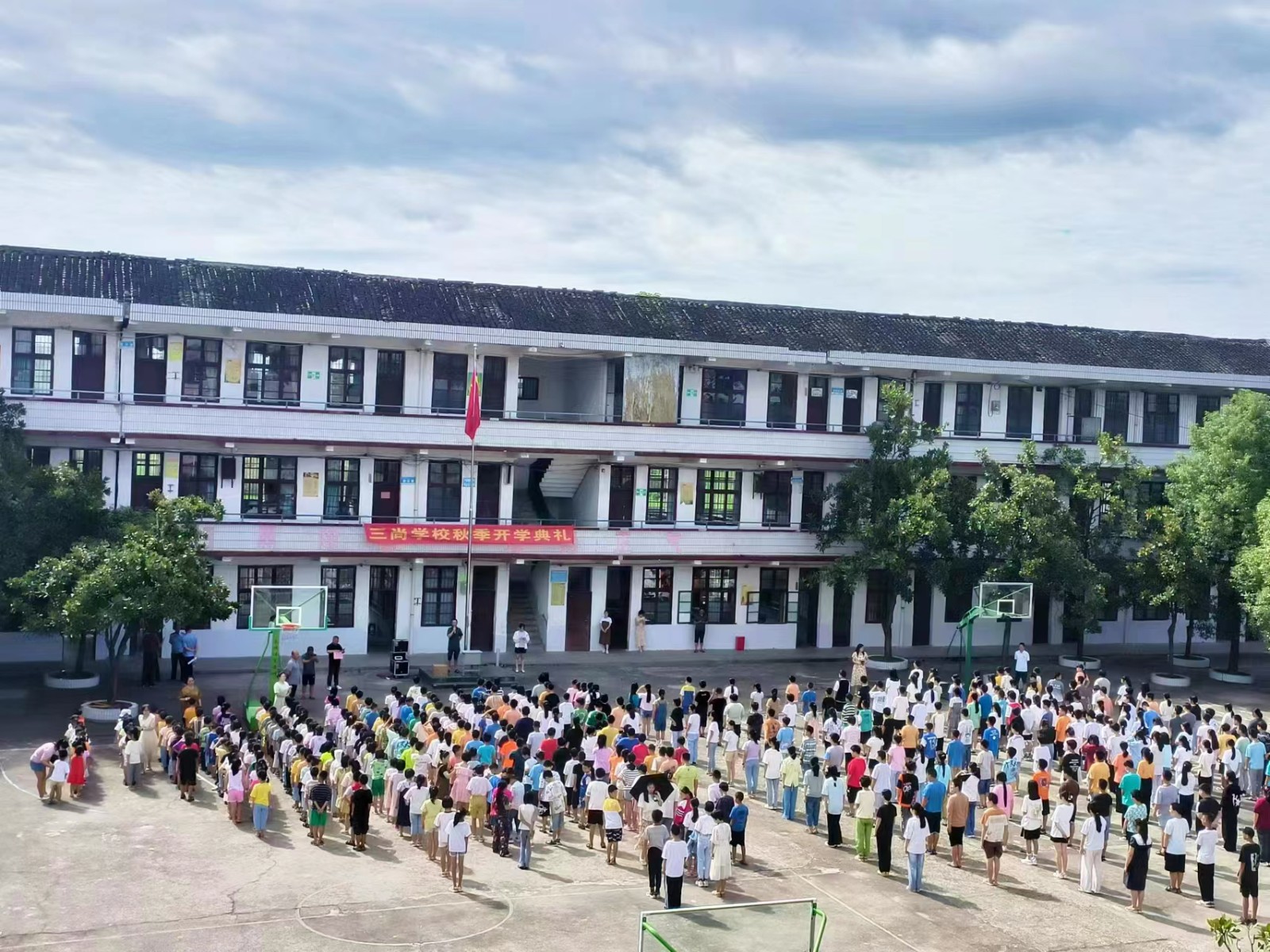 法制护航，书写新篇章