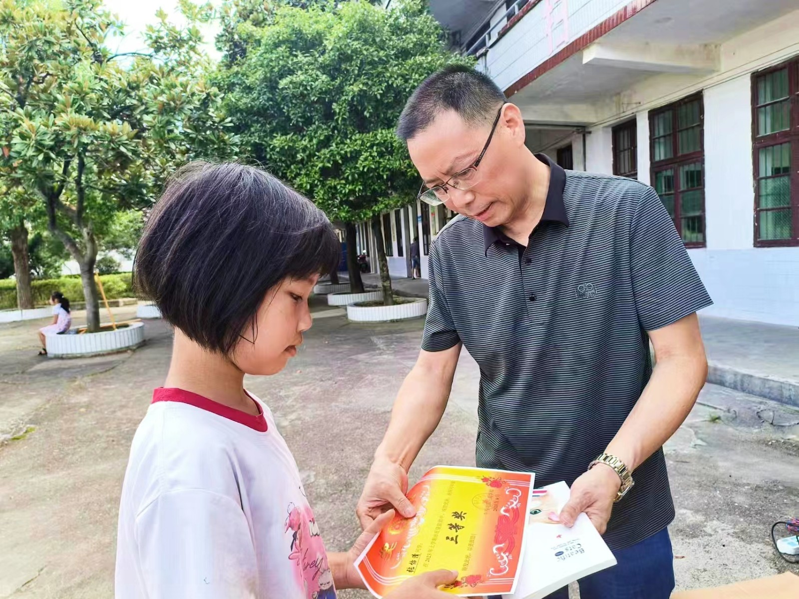 法制护航，书写新篇章