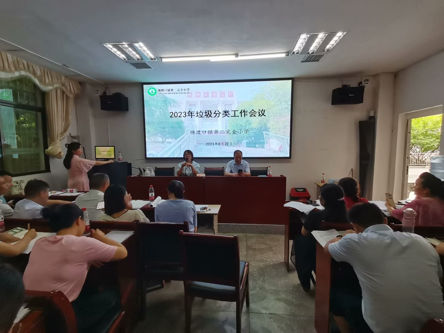 大手拉小手，垃圾分类齐动手！