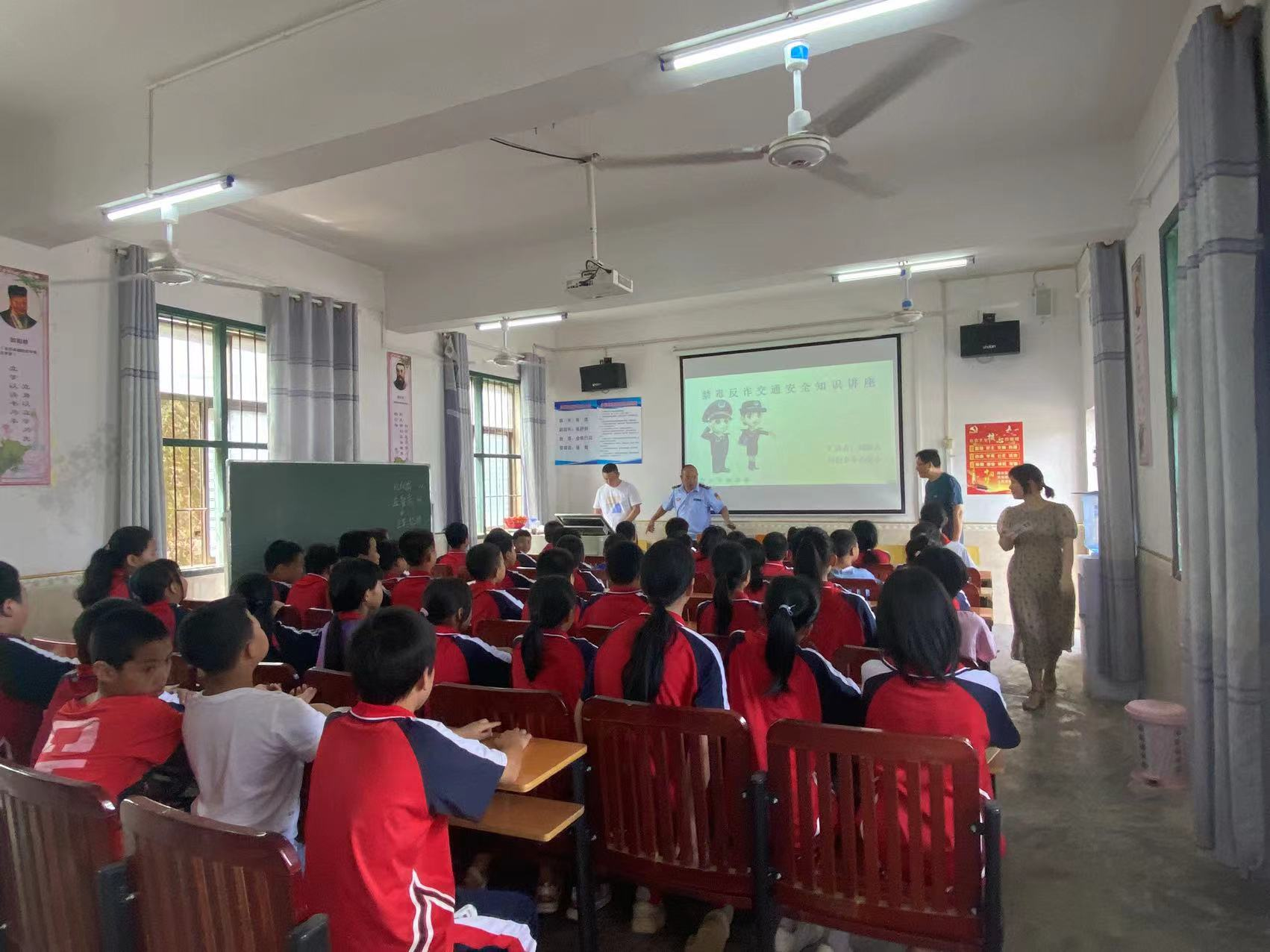 携手护航开学季 织密校园安全网