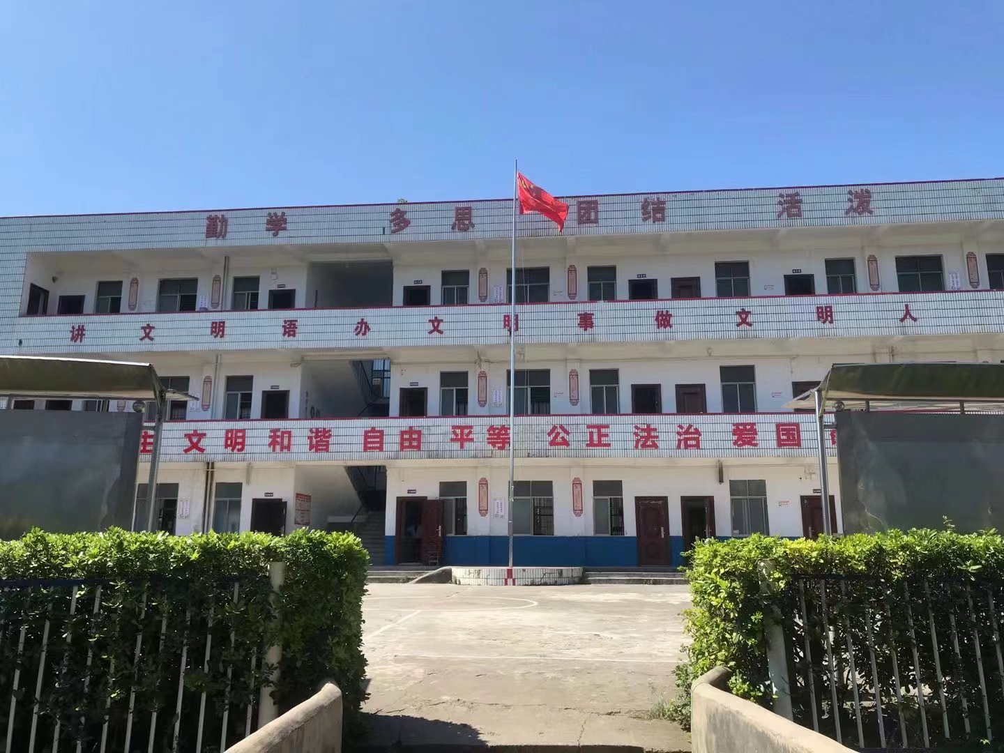 携手护航开学季 织密校园安全网