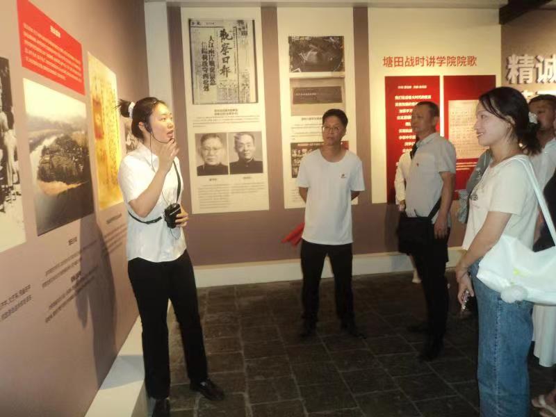 下花桥镇中学开展“不忘初心.牢记使命”主题党日活动