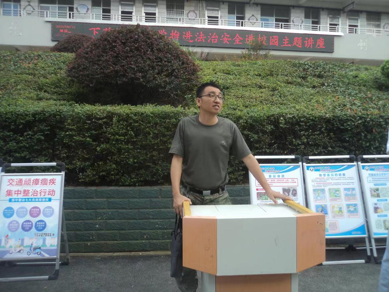 下花桥镇中学开展校园法制宣传教育